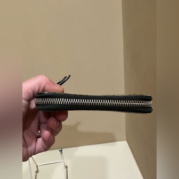 Gucci
Tiger Card Case GG Supreme Coated Canvas Wallet - Picture 5 of 13